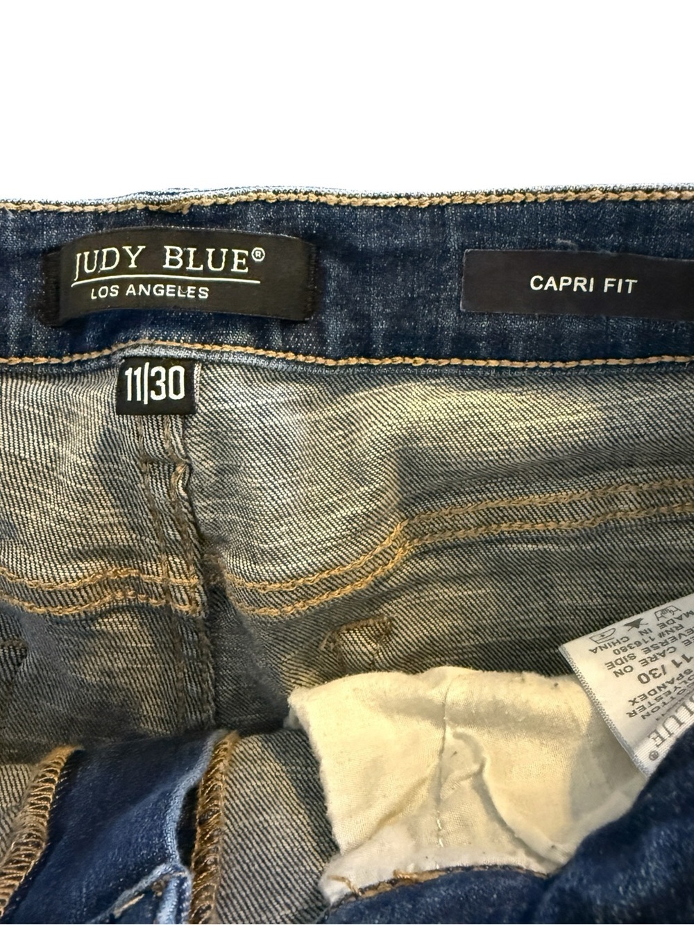Judy Blue Capri Fit Distressed Stretch Denim Capri Jeans Women’s Size 11/30 - Picture 7 of 13